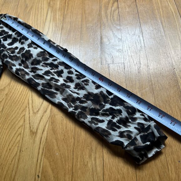 Diane Von Furstenberg Size 2 Leopard Print 100% Silk Chiffon Button-Up Blouse - Picture 5 of 14